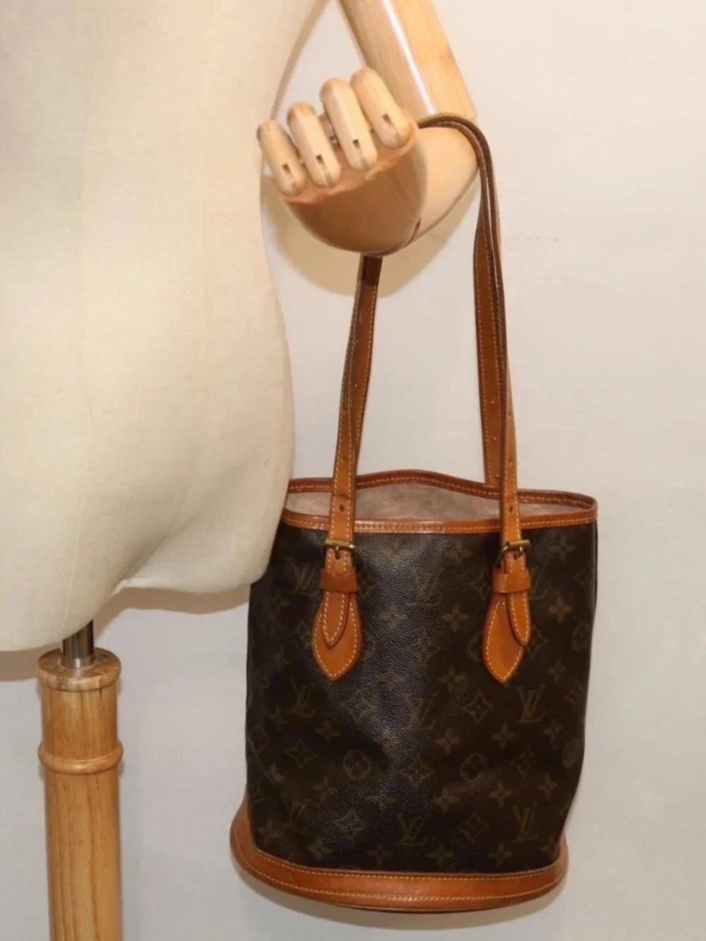 LOUIS VUITTON Monogram Bucket PM Shoulder Bag M42238 LV Auth